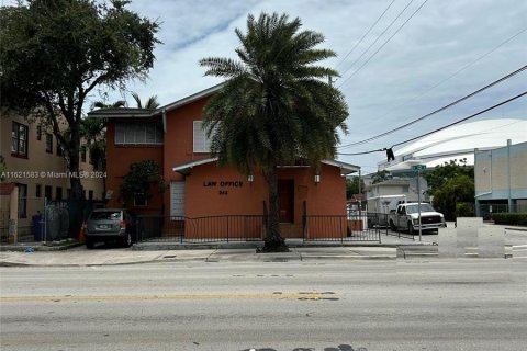 Propiedad comercial en venta en Miami, Florida № 1289095 - foto 4