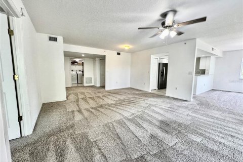 Condo in Casselberry, Florida, 2 bedrooms  № 1382935 - photo 14