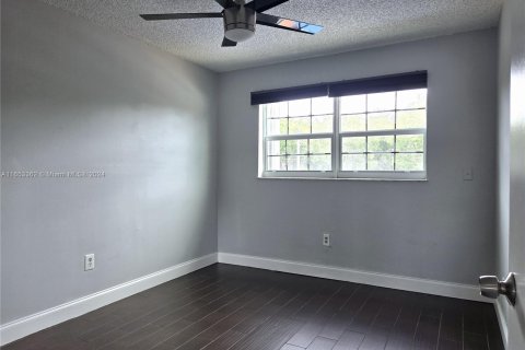 Touwnhouse à vendre à Miami, Floride: 3 chambres, 159.42 m2 № 1347834 - photo 16