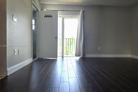 Adosado en venta en Miami, Florida, 3 dormitorios, 159.42 m2 № 1347834 - foto 12