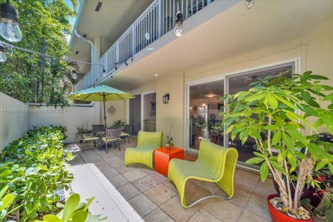 Townhouse in Miami, Florida 3 bedrooms, 206.43 sq.m. № 1347833 - photo 24