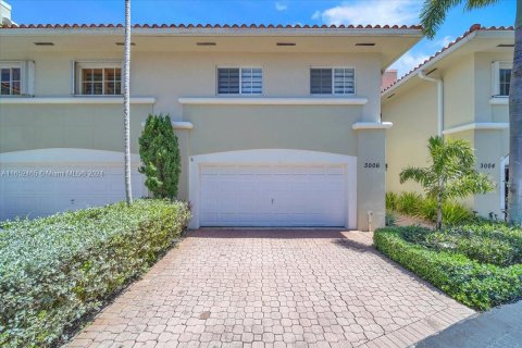 Adosado en venta en Miami, Florida, 3 dormitorios, 206.43 m2 № 1347833 - foto 3