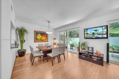 Adosado en venta en Miami, Florida, 3 dormitorios, 206.43 m2 № 1347833 - foto 14