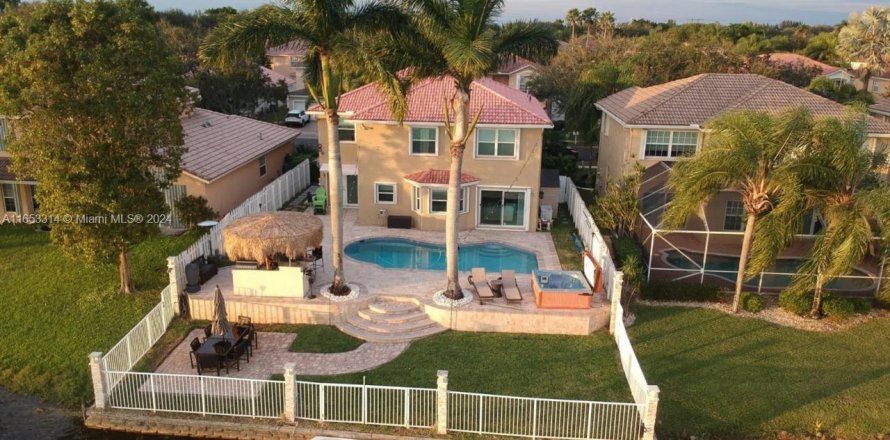 Casa en Sunrise, Florida 4 dormitorios, 241.17 m2 № 1347832