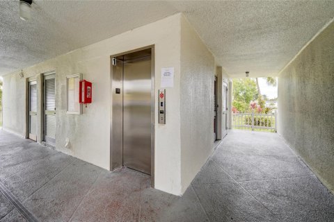 Copropriété à vendre à Sunrise, Floride: 1 chambre, 59.46 m2 № 998670 - photo 2