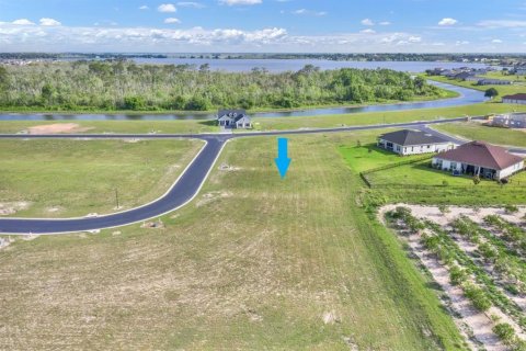 Terreno en venta en Auburndale, Florida № 1383465 - foto 1