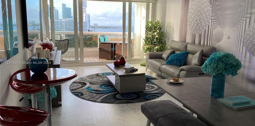 Condominio en Miami, Florida, 1 dormitorio  № 1292489