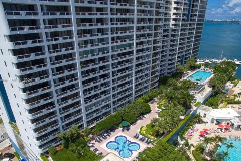 Condo in Miami, Florida, 1 bedroom  № 1292489 - photo 16