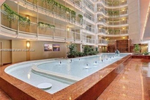 Condo in Miami, Florida, 1 bedroom  № 1292489 - photo 15