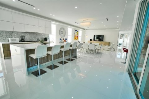 Casa en venta en Fort Lauderdale, Florida, 5 dormitorios, 743.22 m2 № 1121210 - foto 25