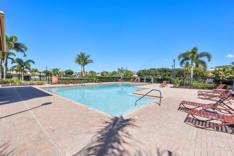 Casa en venta en Royal Palm Beach, Florida, 5 dormitorios, 315.96 m2 № 1121262 - foto 5