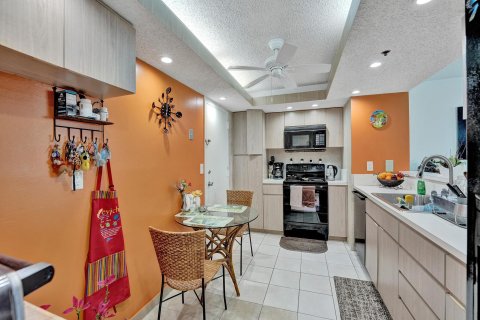 Condo in Highland Beach, Florida, 2 bedrooms  № 1121212 - photo 16