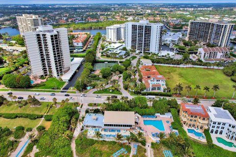 Condo in Highland Beach, Florida, 2 bedrooms  № 1121212 - photo 22