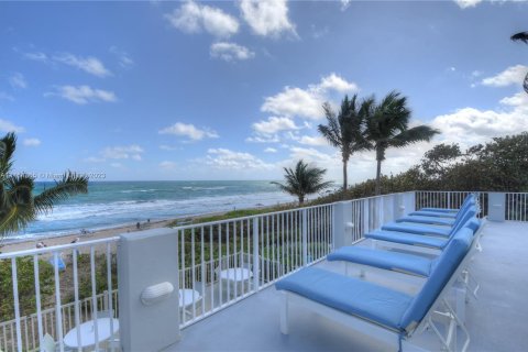 Condo in Highland Beach, Florida, 2 bedrooms  № 1121212 - photo 19