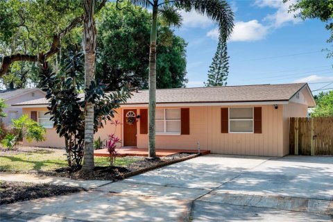 Villa ou maison à vendre à Cocoa, Floride: 3 chambres, 130.43 m2 № 1200380 - photo 2