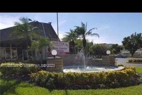 Condominio en venta en Lauderdale Lakes, Florida, 2 dormitorios, 106.09 m2 № 930203 - foto 3