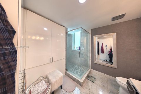 Condo in Miami, Florida, 2 bedrooms  № 1386213 - photo 6