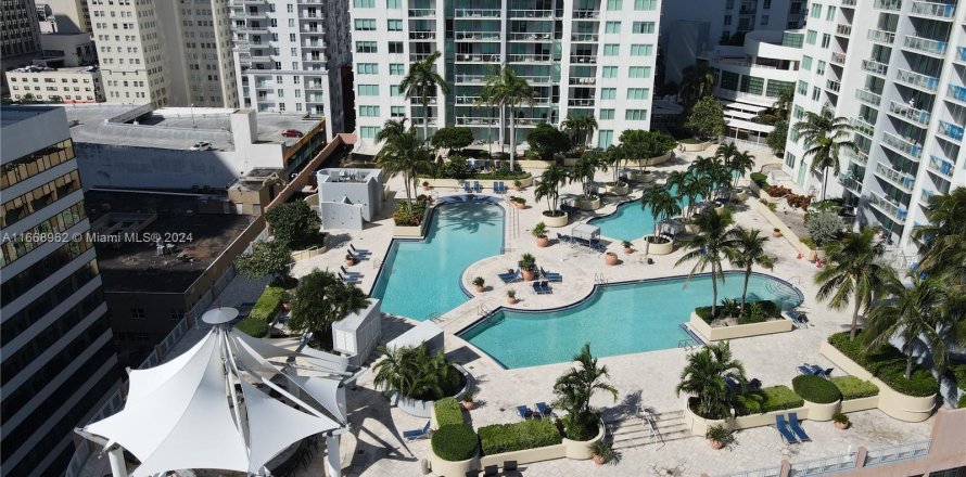 Condominio en Miami, Florida, 2 dormitorios  № 1386213