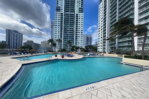 Condo in Miami, Florida, 2 bedrooms  № 1386213 - photo 13