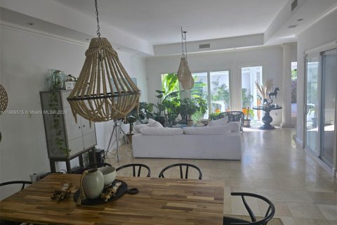 House in Key Biscayne, Florida 4 bedrooms, 316.61 sq.m. № 1386262 - photo 12