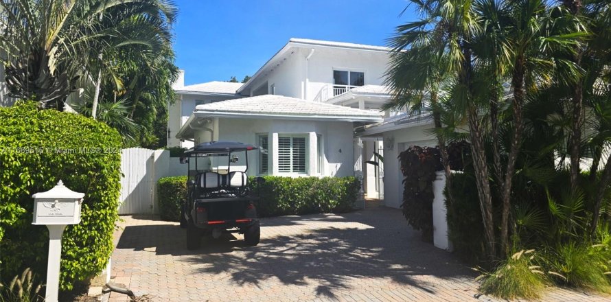 House in Key Biscayne, Florida 4 bedrooms, 316.61 sq.m. № 1386262