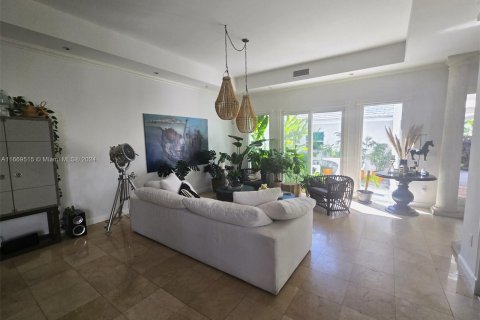 House in Key Biscayne, Florida 4 bedrooms, 316.61 sq.m. № 1386262 - photo 10