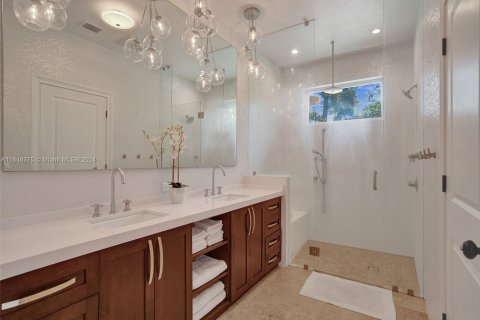 Casa en venta en Miami, Florida, 4 dormitorios, 261.43 m2 № 1332541 - foto 11