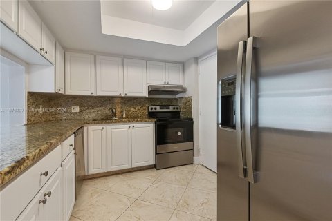 Condominio en venta en Lauderdale-by-the-Sea, Florida, 1 dormitorio, 79.9 m2 № 1396076 - foto 14