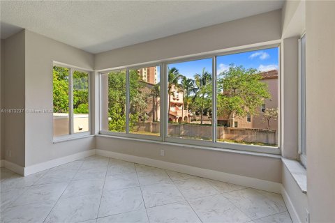 Condominio en venta en Lauderdale-by-the-Sea, Florida, 1 dormitorio, 79.9 m2 № 1396076 - foto 3