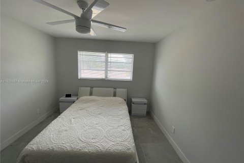 Condo in Dania Beach, Florida, 2 bedrooms  № 993883 - photo 17