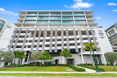 Commercial property in Aventura, Florida № 1330482 - photo 1