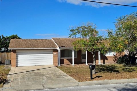 Casa en venta en New Port Richey, Florida, 2 dormitorios, 104.52 m2 № 1414262 - foto 1