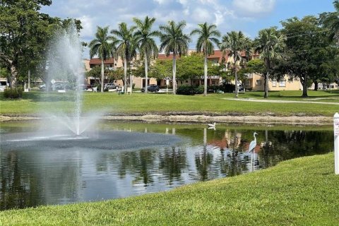 Condo in Sunrise, Florida, 2 bedrooms  № 989216 - photo 8