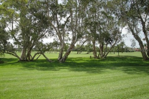 Condo in Saint Petersburg, Florida, 2 bedrooms  № 405673 - photo 22