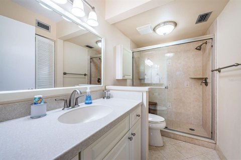 Condo in Saint Petersburg, Florida, 2 bedrooms  № 405673 - photo 11