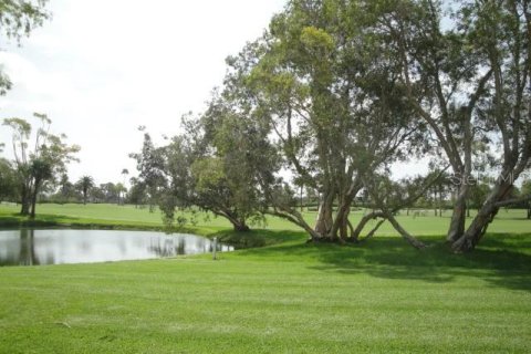 Condo in Saint Petersburg, Florida, 2 bedrooms  № 405673 - photo 21