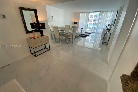 Condo in Miami Beach, Florida, 1 bedroom  № 648004 - photo 10