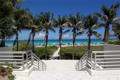 Condo in Miami Beach, Florida, 1 bedroom  № 648004 - photo 17