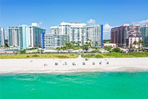 Condo in Miami Beach, Florida, 1 bedroom  № 648004 - photo 14