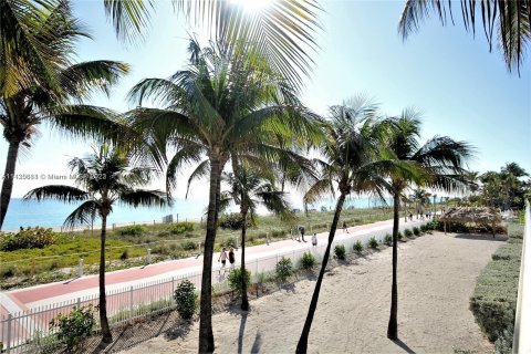 Condo in Miami Beach, Florida, 1 bedroom  № 648004 - photo 15