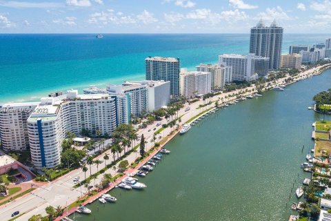 Condo in Miami Beach, Florida, 1 bedroom  № 648004 - photo 24