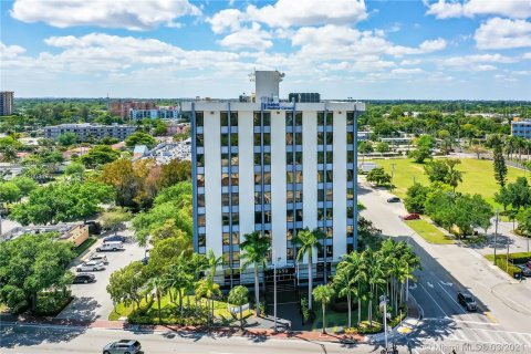 Купить коммерческую недвижимость в Норт-Майами, Флорида № 25881 - фото 16