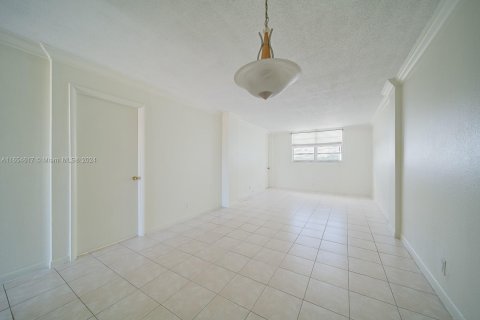 Condo in North Miami Beach, Florida, 1 bedroom  № 1351687 - photo 10