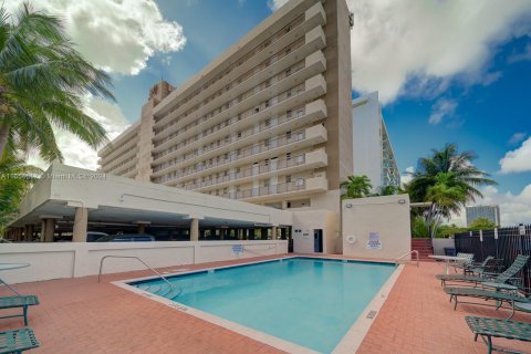 Condo in North Miami Beach, Florida, 1 bedroom  № 1351687 - photo 26