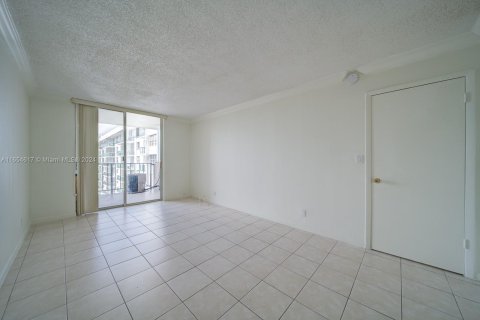 Condo in North Miami Beach, Florida, 1 bedroom  № 1351687 - photo 3