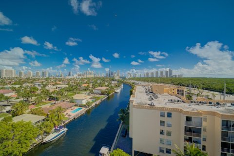 Condo in North Miami Beach, Florida, 1 bedroom  № 1351687 - photo 24