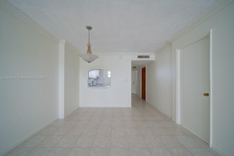 Condo in North Miami Beach, Florida, 1 bedroom  № 1351687 - photo 12