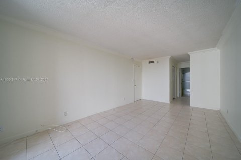 Condo in North Miami Beach, Florida, 1 bedroom  № 1351687 - photo 4