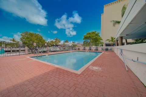 Condo in North Miami Beach, Florida, 1 bedroom  № 1351687 - photo 27