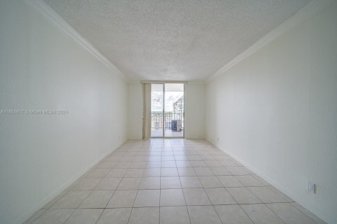 Condo in North Miami Beach, Florida, 1 bedroom  № 1351687 - photo 2